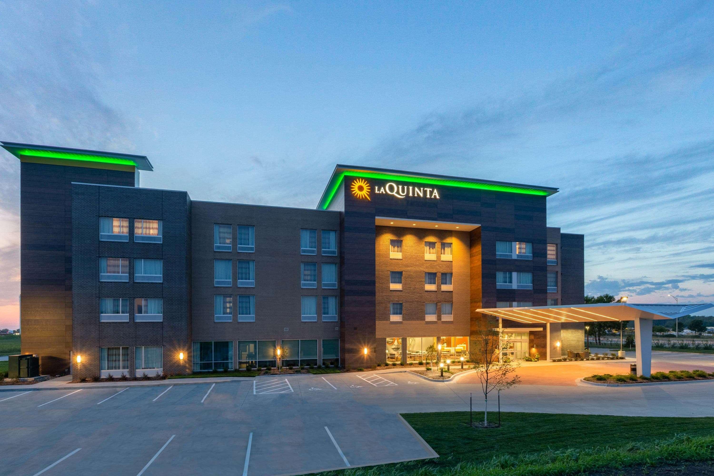 La Quinta By Wyndham Altoona Des Moines Hotel Exterior photo